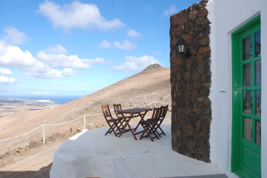 Villa El Perinque Femés Exterior foto